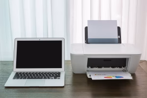 printer and Laptop on wood table impressoras multifuncionais haizen store
